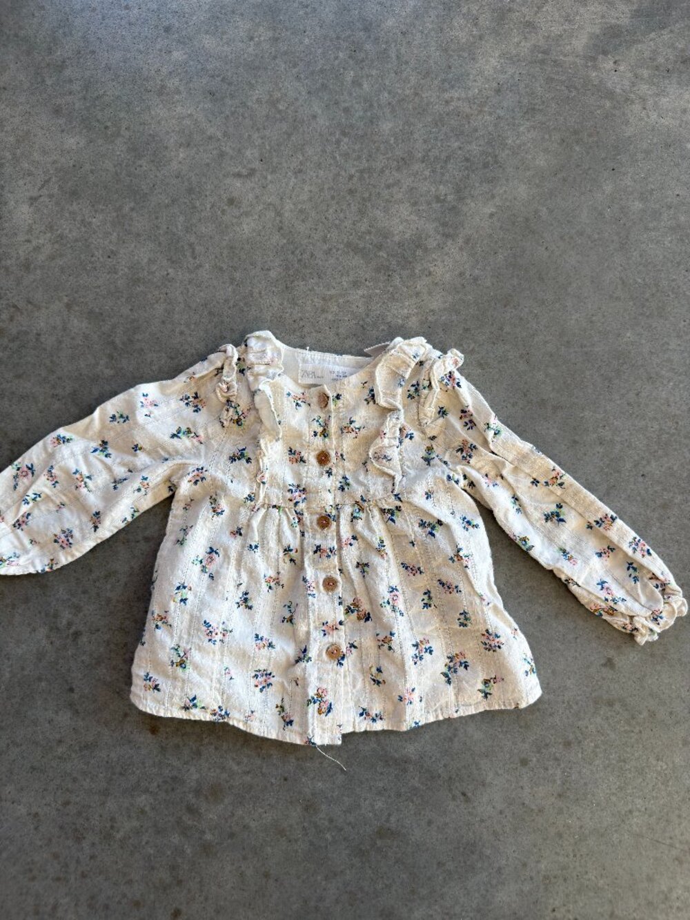 Zara Baby Girl 9-12M Cream Floral Ruffle Blouse Wood Buttons